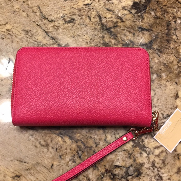 Michael Kors Hayes Wristlet - Picture 3 of 3